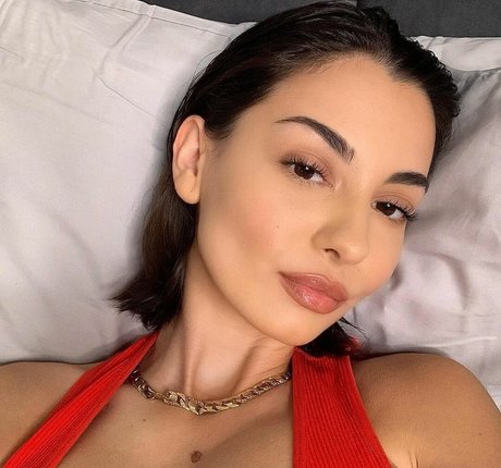 Adelaide T model nice photos