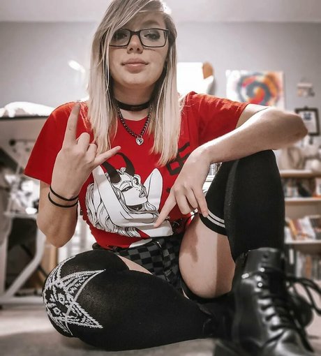 GabbySwears art pornstar img