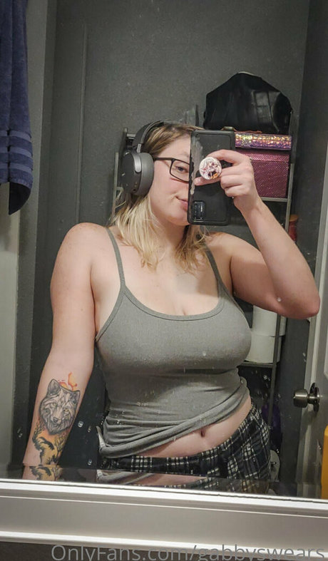 GabbySwears top star img