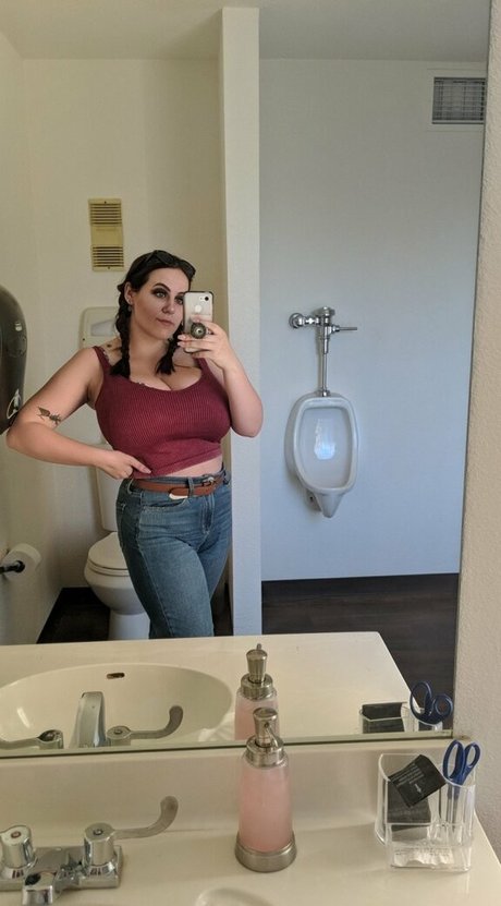 Lucy June model pretty pics