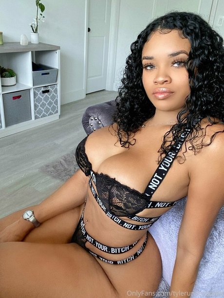 nerdy onlyfans nude picture