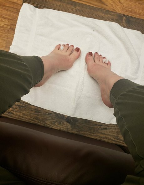 pageofscrolls hot model pictures