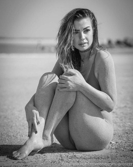 momoneyyymoprobzzz pornstar beautiful img