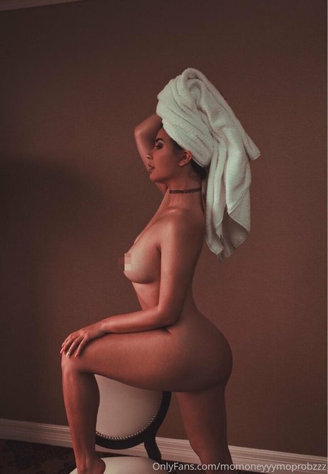 momoneyyymoprobzzz pornstar exclusive gallery