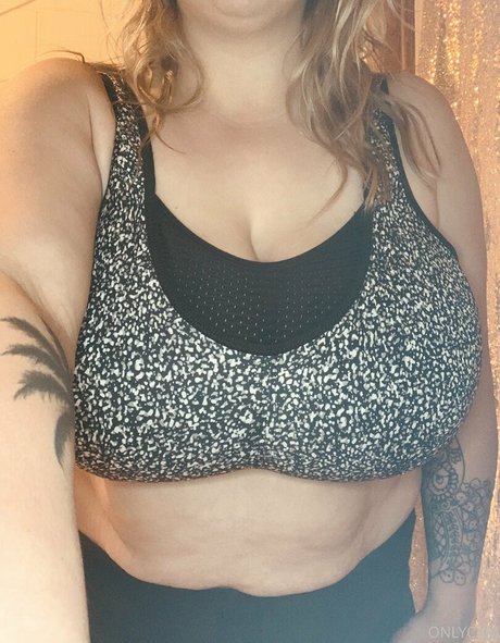 cambriacurves exclusive model photo