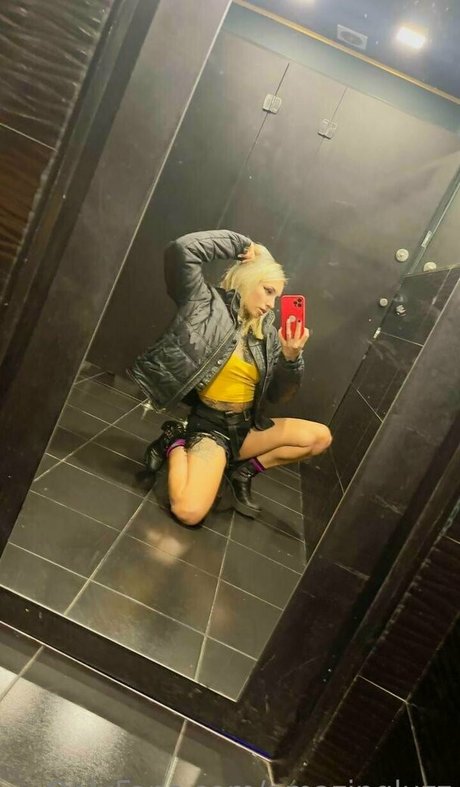 amazingluzz naked pornstar img