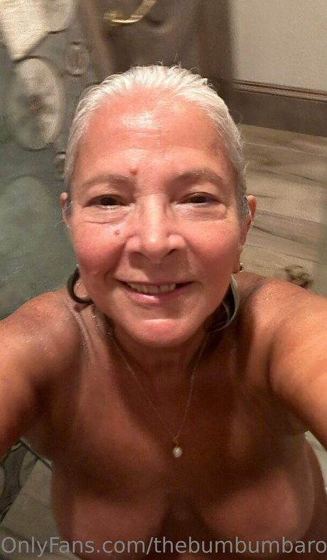 thebumbumbaroness nudes star image