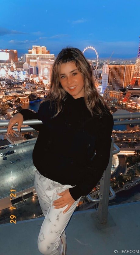 rocketkylie hot model gallery