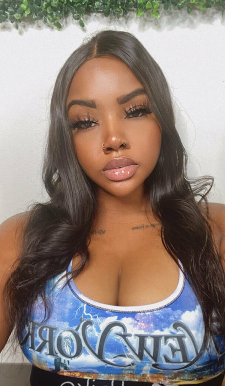 mistressgisellee star nude picture