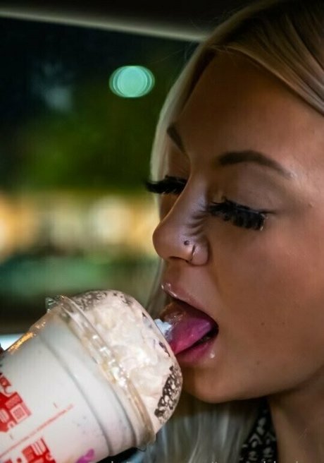 Notorious Brat model nude photos