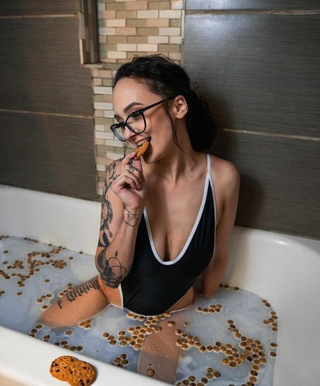 kittymekelsey art model gallery