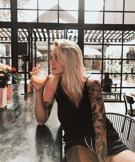 Daria Perel pretty pornstar gallery