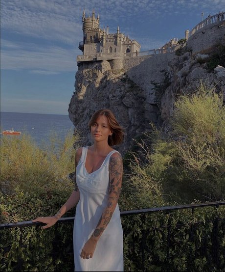 Daria Perel naked model images