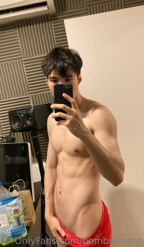 bombiemann model sexy pic