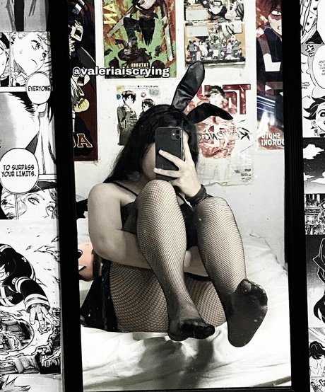 valeriaiscrying adult model pic