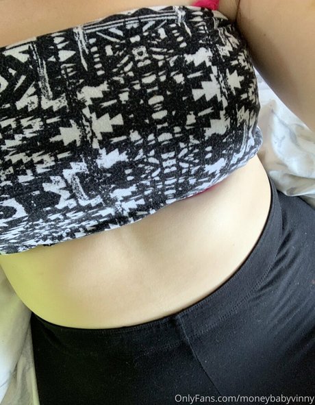 moneybabyvinny pretty model image