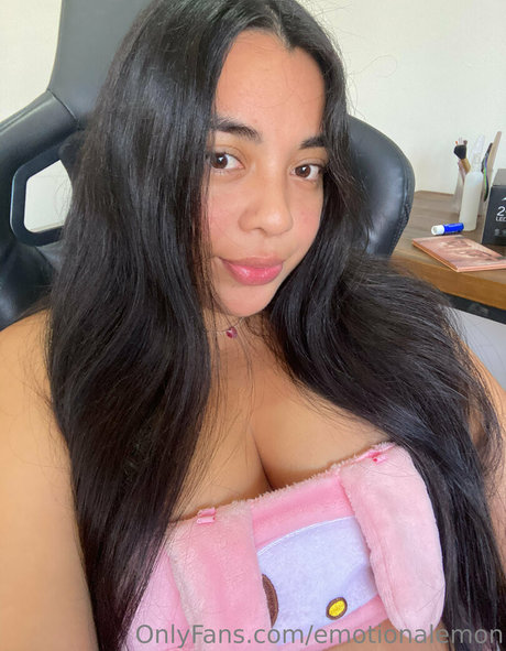 emotionalemon model art gallery