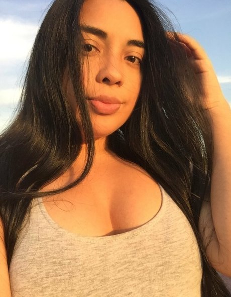 emotionalemon model high quality images