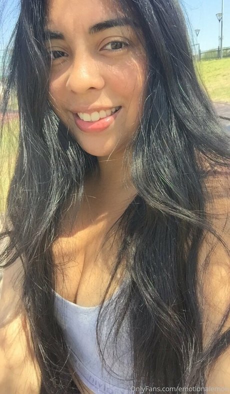 emotionalemon high quality model pictures