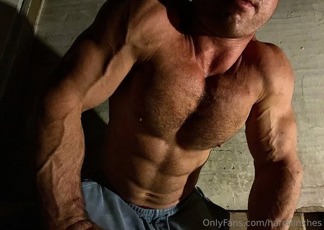 hard8inxhes model naked img