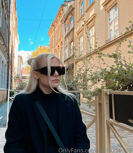 thedakotaa free model images