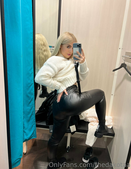 thedakotaa top actress gallery