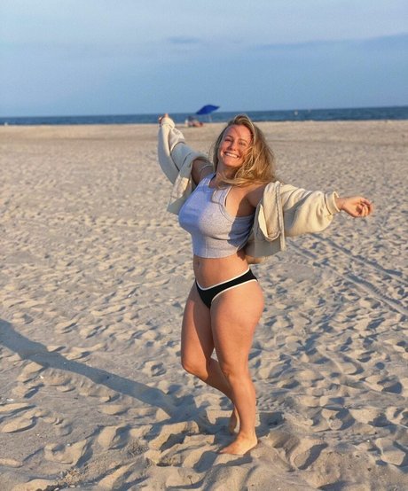 Meagan Gallagher model adult img