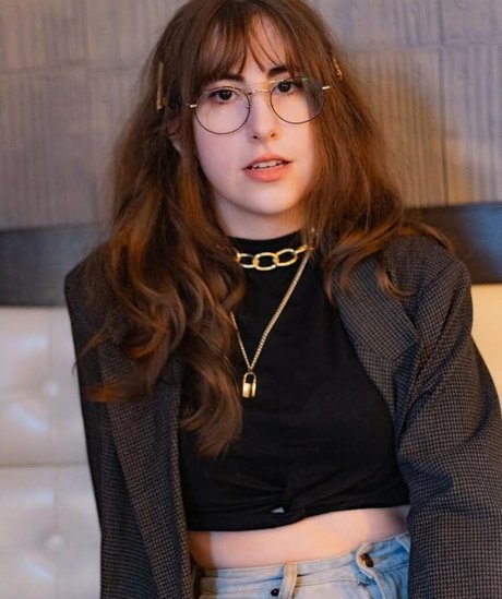 Mrs Bonniie model hd gallery