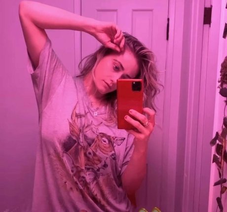 Olivia Taylor Dudley porn model gallery