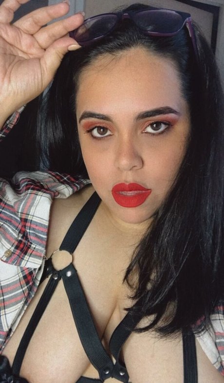 Goddes Nini model art images