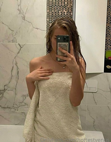 hottestvenus model exclusive galleries