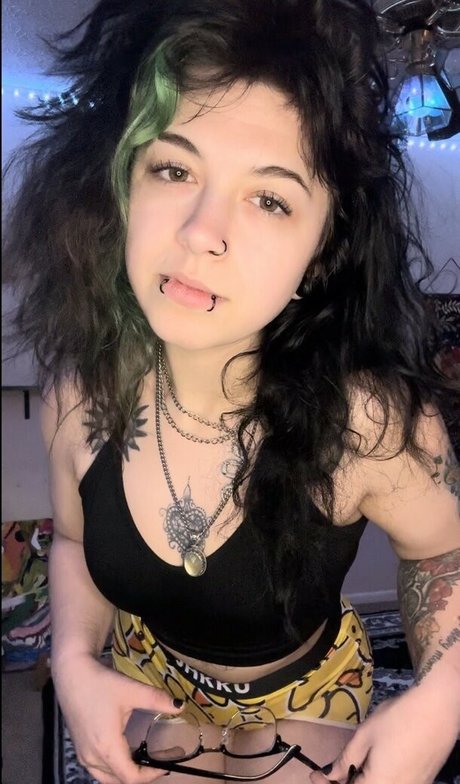 Lyssa Lowe star porn image