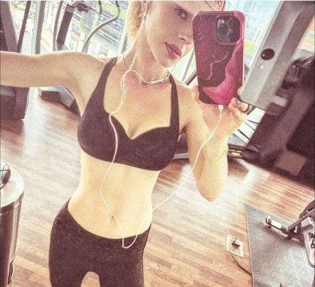 Orianthi naked actress pictures