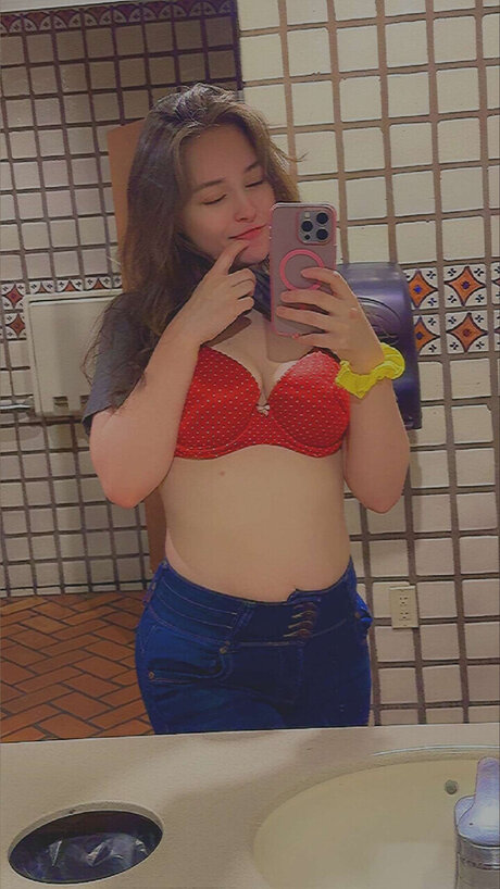 Thickky Bunns hot model img