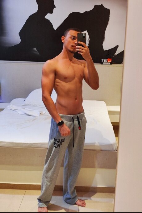 Ueverton exclusive star picture