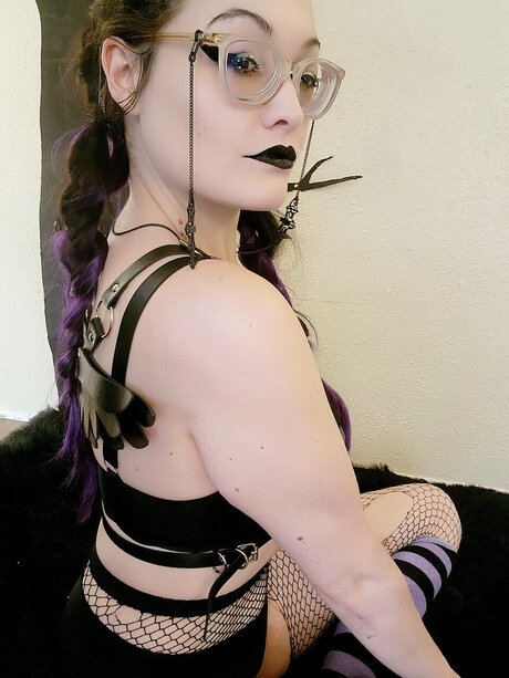 Loveah model nice img