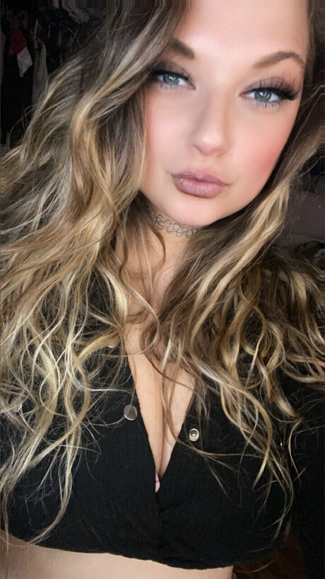 Mkay24 model free photos