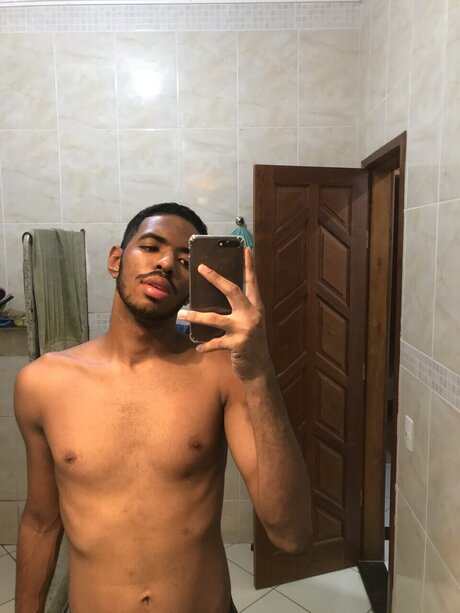 Icaro Big Dick 24cm naked star pic