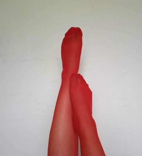 Free Feet model nude gallery