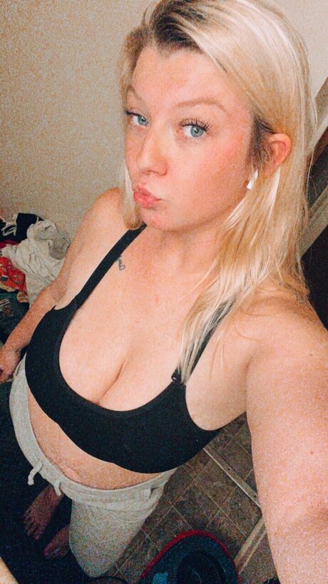 Aliyah Harbison pretty star images