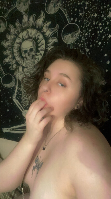 Lilith Morr exclusive actress images