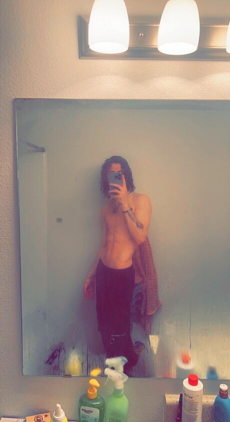 Master Ry_ naked actress photo