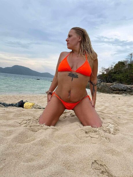 FiveFootBlonde star top pictures