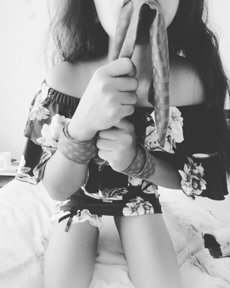 Lilith 71588 pretty model picture