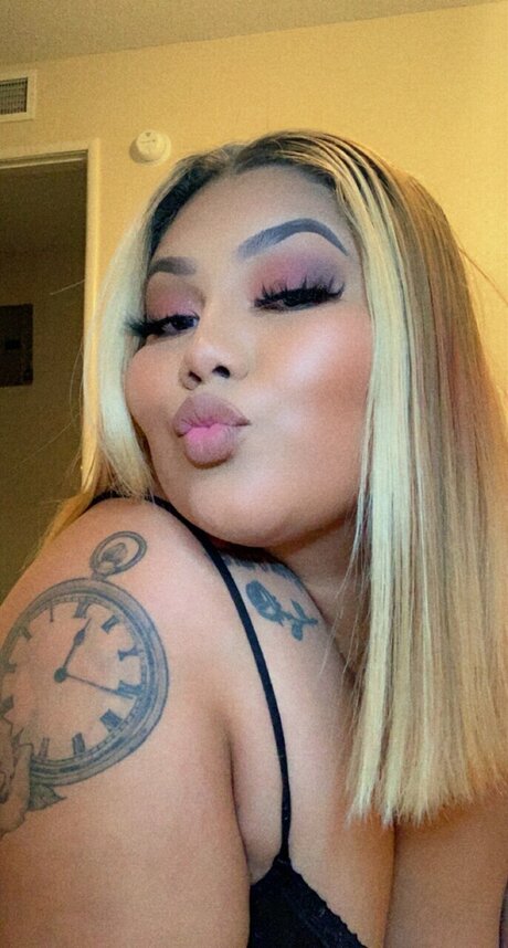 Big Booty Mariii sexy actress galleries