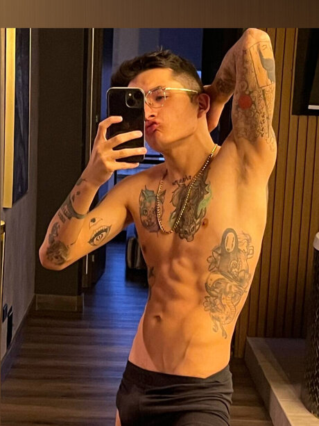 Jintwink_ model naked picture