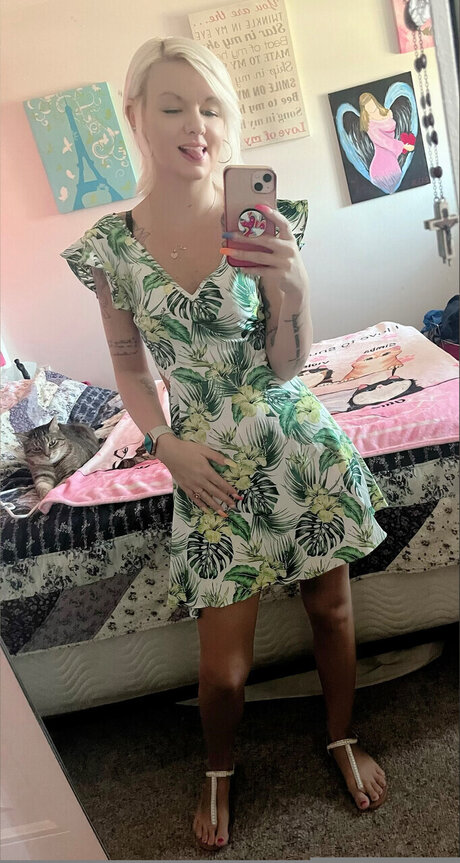 Azalea hot star pictures