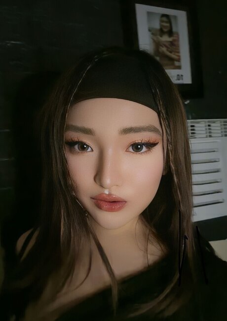 Siobe Lim sexy star image