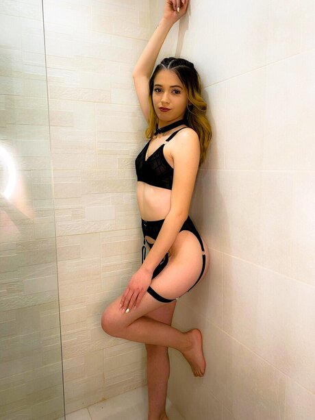 Ester18 erotic pornstar photos