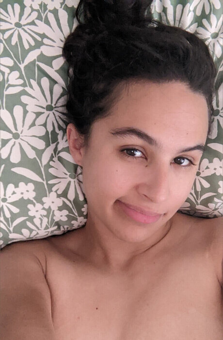 Carina Denai model top img